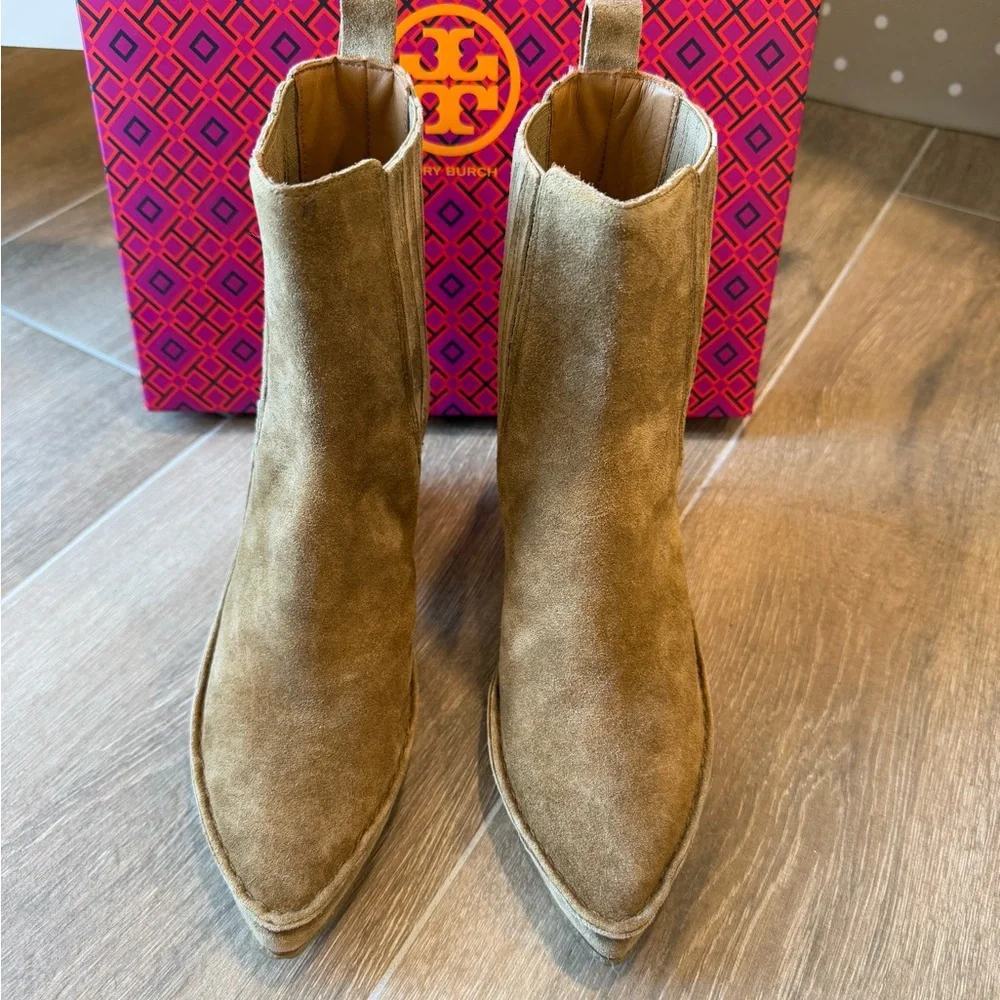 EEUC Tory Burch Lila Suede Heeled Ankle Bootie Alce Suede - 6 - Picture 3 of 9